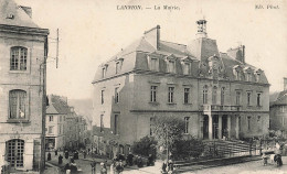 Lannion * La Place De La Mairie * Hôtel De Ville - Lannion