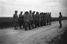 Photo Grande Guerre Format 13/18 Tirage Contemporain Argentique,soldats à L'entrainement. - Guerra, Militari