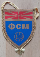 Macedonia FOOTBALL FEDERATION (FSM)  Football Soccer Fussball Calcio PENNANT, SPORTS FLAG ZS 4/19 - Habillement, Souvenirs & Autres