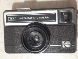 .76 X KODAK INSTAMATIC Παλαιά φωτογραφική μηχανή. Χώρα Κατασκευής  Ηνωμένο Βασίλειο.  (Δεν γνωρίζω αν λειτουργεί καλα?). - Macchine Fotografiche