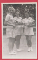 Tennis - 3 Joueuses En Tenue D'époque  ( Voir Verso ) - Sports