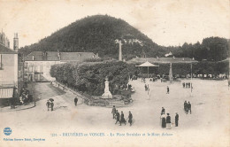 Bruyères En Vosges * La Place Stanislas Et Le Mont Avison - Bruyeres