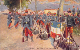 MILITARIA - MANOEUVRE - Pendant La Halte Le Drapeau - Carte Postale Ancienne - Maniobras