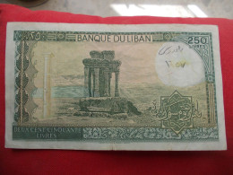 LIBAN 1988 : Billet BANQUE DU LIBAN 250 LIVRES Série 17F ?, Moyen Orient, Marquages Au Stylo Sinon TBE - Liban