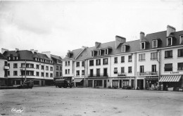 Hennebont * La Place Du Marché * Commerces Magasins - Hennebont