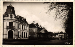 CPA St-Loup-sur-Semouse Place Des Halles (1273833) - Saint-Loup-sur-Semouse