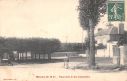 CPA 91 MENNECY / PLACE DE LA CROIX CHAMPETRE / Cliché Rare - Mennecy