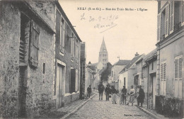 CPA 91 MILLY / RUE DES TROIS MOLLES / EGLISE - Milly La Foret