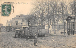 CPA 91 MARCOUSSIS / LA GARE DU TRAMWAY / TRAIN / WAGON / CHEMIN DE FER DANS LA RUE - Autres & Non Classés