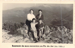 Couple - Famille - Enfants - Souvenir De Mon Excursion Au Pic Du Jer - Altitude 100m  - Carte Postale Ancienne - Paare