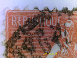 VARIETES FRANCE 1926 N° 221  SEMEUSE LIGNEE  OBLITEREE 5 - 4 .27   / FILET BRISER 1 DE 19  / DOS  CHARNIERE - Used Stamps