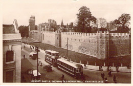 ROYAUME UNIS - Cardiff Castle Showing Old Roman Wall Main Entrance - Carte Postale Ancienne - Autres & Non Classés