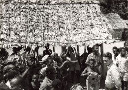 Photographie - Congo Belge - Le Voyage Royal Au Congo - Vilage D'Hodumba - Assoc. Gén. Des Report. Phot. - Africa