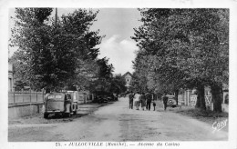 Jullouville * Avenue Du Casino * Automobile Voiture Ancienne - Andere & Zonder Classificatie