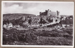 CPA PAYS DE GALLES - HARLECH CASTLE From Valley - TB PLAN Château + Maison Habitation En Bas - Merionethshire