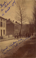 54-ROUTE DE RECHON 16 AOÛT 1909 CARTE-PHOTO - DEFILE MILITAIRE - Autres & Non Classés