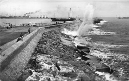 Sète * Cette * La Jetée Par Gros Temps * Le Phare - Sete (Cette)