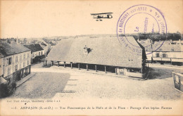 CPA 91 ARPAJON / VUE PANORAMIQUE DE LA HALLE ET DE LA PLACE / PASSAGE BIPLAN FARMAN - Arpajon