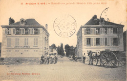 CPA 91 ARPAJON / NOUVELLE RUE / PRISE DE L'HOTEL DE VILLE / JUILLET 1910 - Arpajon