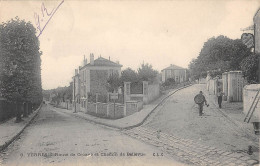 CPA 91 YERRES / ROUTE DE CROSNE / CHEMIN DE BELLEVUE / Cliché Rare Avec L'homme - Yerres