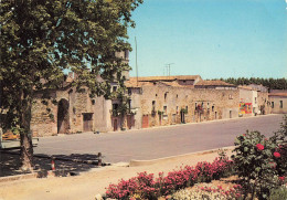 Gignac * Place Et Les Remparts De La Ville - Gignac