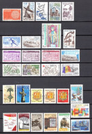 Andorre 1970 à 2007 30 Timbres Différents Oblitérés   2 €  (cote 22,45 €) - Used Stamps