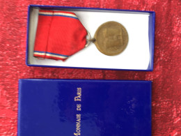 WW1 Médaille De Verdun Métal Bronze Guerre Première Guerre Mondiale(1914-18) France Signée Vernier- Militaria Decoration - France