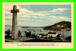 GASPÉ, QUÉBEC - LE MONUMENT JACQUES CARTIER QUI DOMINE LE PORT DE GASPÉ - J.C. - PECO - - Gaspé