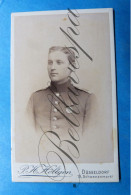 CDV  Cabinet Photo. Photographie   Studio Portret   Atelier P.Höltgen Dusseldorf  Soldat Militair Medaille D'honneur - Oud (voor 1900)