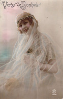 Femme En Robe De Mariée - Voile De Mariée - Carte Postale Ancienne - Frauen