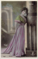 Félyne Dans La Série De Carte Gymnase - Carte Postale Ancienne - Frauen