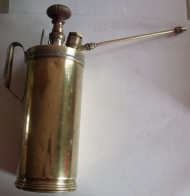 Ancien Et Rare, Très Beau Pulvérisateur En Cuivre Jaune, Sans Marque - Other Apparatus