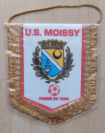 US Moissy France Football Club SOCCER, FUTBOL, CALCIO PENNANT, SPORTS FLAG ZS 3/17 - Uniformes Recordatorios & Misc