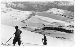 Carte Photo LA TOUSSUIRE-FONTCOUVERTE-73-Savoie-Skieurs Sur Les Hauteur De La Station-SKI-Sport-Hiver-Neige - Other & Unclassified