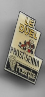 Delcampe - Pin's LE DUEL  PROST - SENNA - F1