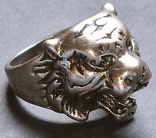 Jolie BAGUE Tête Fauve Argenté -Taille 9 - Diamètre Intérieur(pour Le Doigt): Environ 19 Mm -"neuf De Stock"- Vers 2000 - Ringe