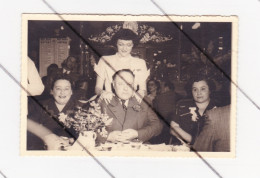 Photo Carte- Diner Dans Un Restaurant  Pour L'inauguration Du Garage De HUY Le 28/07/1951- Garagiste, Métier (B331) - Huy