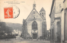 CPA 91 MARCOUSSIS / EGLISE / PLACE DU TRAMWAY / TRAIN DANS LA RUE - Sonstige & Ohne Zuordnung