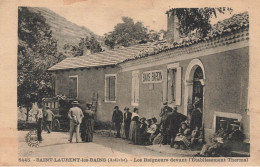 St Laurent Les Bains * Les Baigneurs Devant L'établissement Thermal * Diligence * BAINS BARDIN * Villageois - Autres & Non Classés