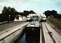 CPM - MONTECH - Pente D'eau (Péniche B.Plan) - Edition Apa-Poux - Montech