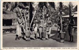 Africa Oriental Portuguesa - Pilando Amendoim - Native Tribes, Habits And Customs - Mozambique