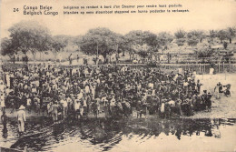 CONGO BELGE - Indigènes Se Rendant à Bord D'un Steamer Pour Vendre Leurs Produits - Carte Postale Ancienne - Belgisch-Kongo