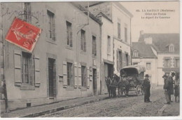 LA GACILLY  Hôtel Des Postes  Le Départ Du Courrier - La Gacilly