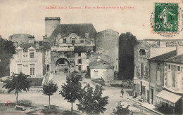 Duras * Place Et Entrée Principale Du Château * La Mairie - Sonstige & Ohne Zuordnung