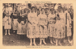 Plonévez Porzay * Pardon De Ste Anne La Palue * Jeunes Femmes Du Pays En Costume Et Coiffe * Fête Religieuse - Plonévez-Porzay