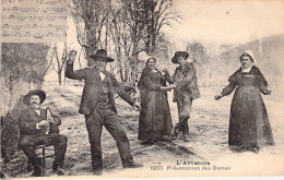 FOLKLORE - L' AUVERGNE - Présentation Des Dames- Carte Postale Ancienne - Música