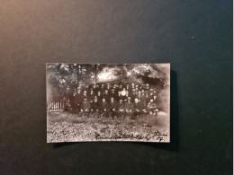 Große Männergruppe In Einem Park, Gruppenbild, Sw-Fotografie 9 X 13,8 Cm - Persone