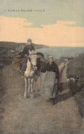 FOLKLORE - Dans La Falaise - J L C - Carte Postale Ancienne - Autres & Non Classés