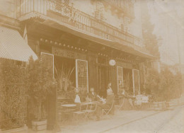 La Guerche De Bretagne * Grand Café Du Commerce Cercle Du Véloce Club * Photo Circa Début 1900 Format 10.8x8cm - La Guerche-de-Bretagne