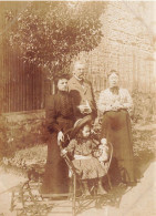 Enfant Fillette Et Poupée * Jeu Jouet Doll * Famille Guerche De Bretagne Et Rannée * Photo Circa 1900 Format 10.8x8cm - Jeux Et Jouets